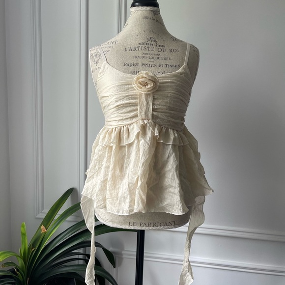 Tops - Elegant Cream Sleeveless Top